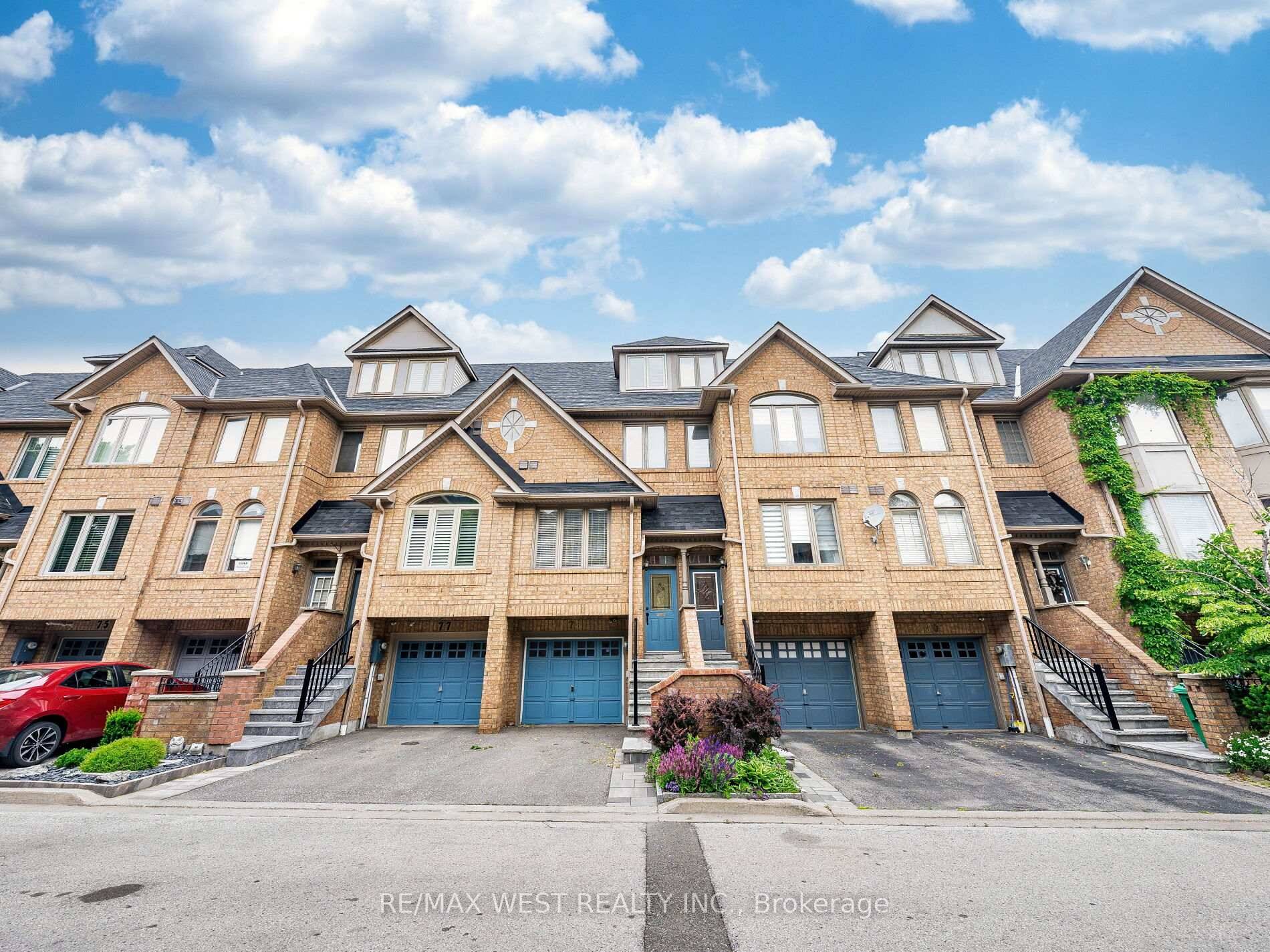 Welcome To This Well Maintained Applewood Heights Executive Townhome In Desirable Central Mississauga.