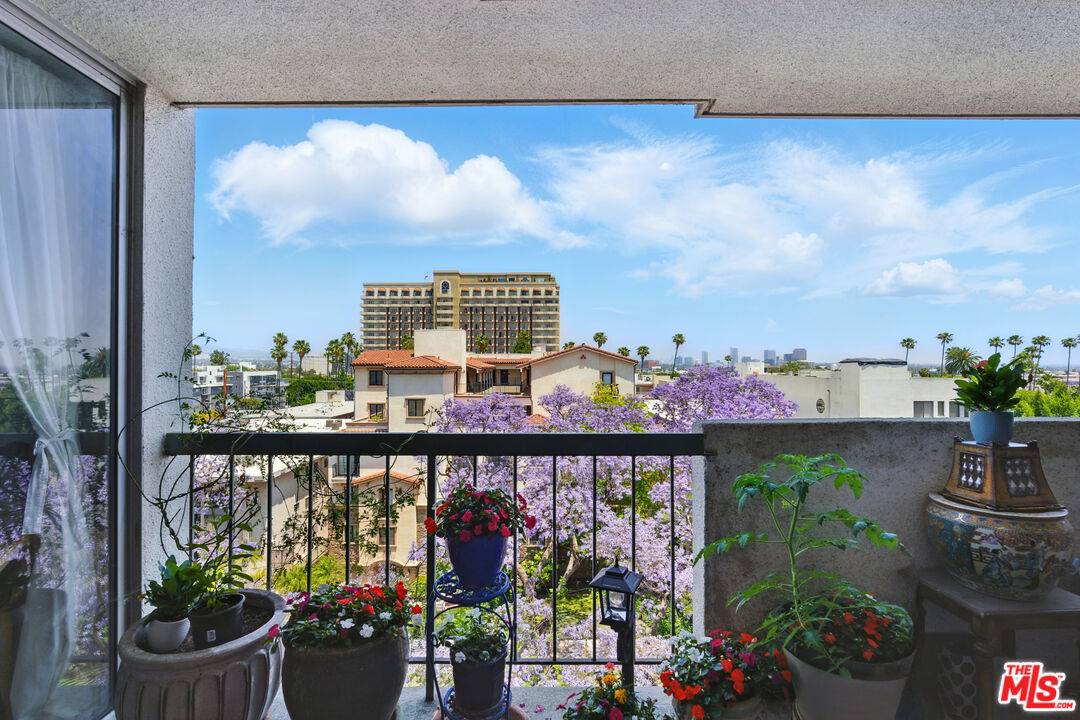 321  N Oakhurst Dr 2BR Beverly Hills Post Office | B.H.P.O. La