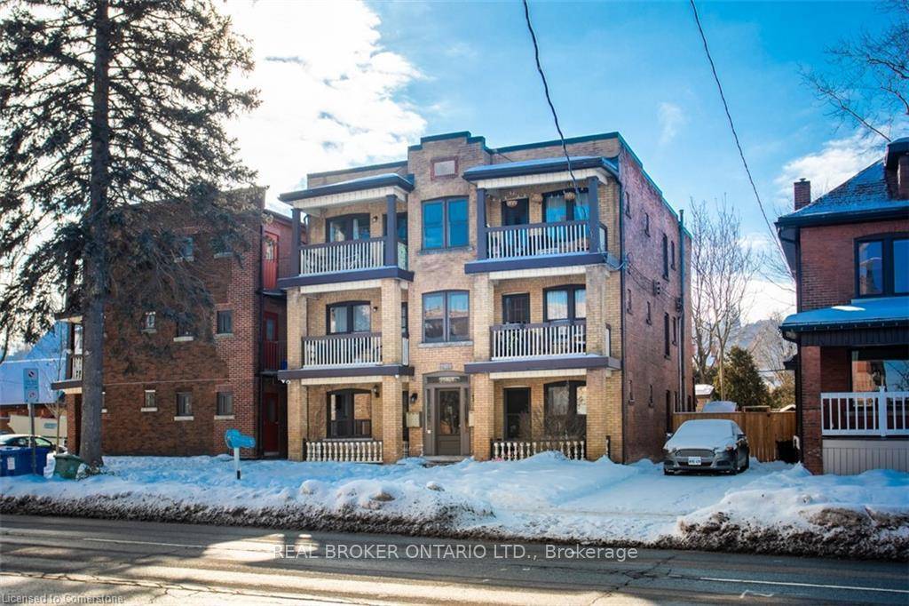 Look no further this beautiful 2 bedroom residence with a private balcony is located close to the vibrant city life with great dining, cafes and places to shop.