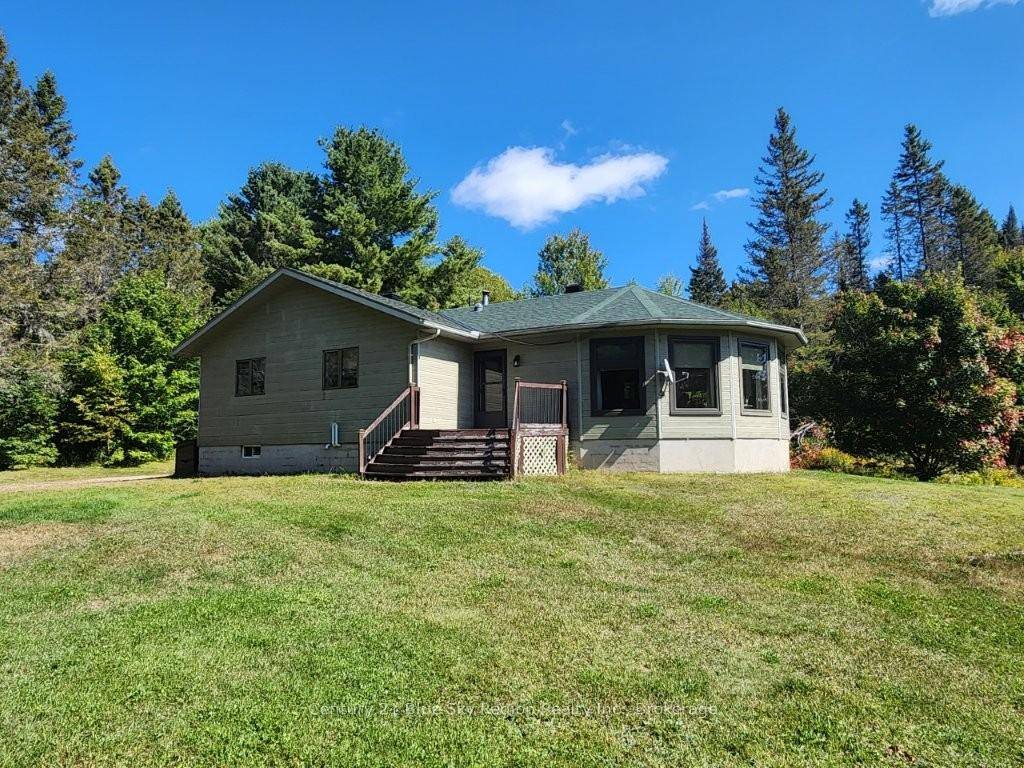 Country Retreat ! ! Situated on 97.