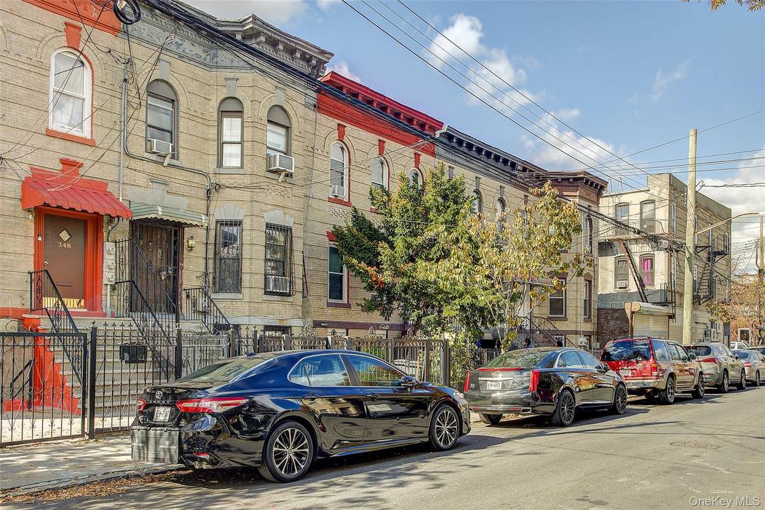 This beautiful 3 bedroom, 1 bathroom apartment in the heart of East New York Brooklyn is available for rent on the 1st floor of a two family dwelling for 3, ...