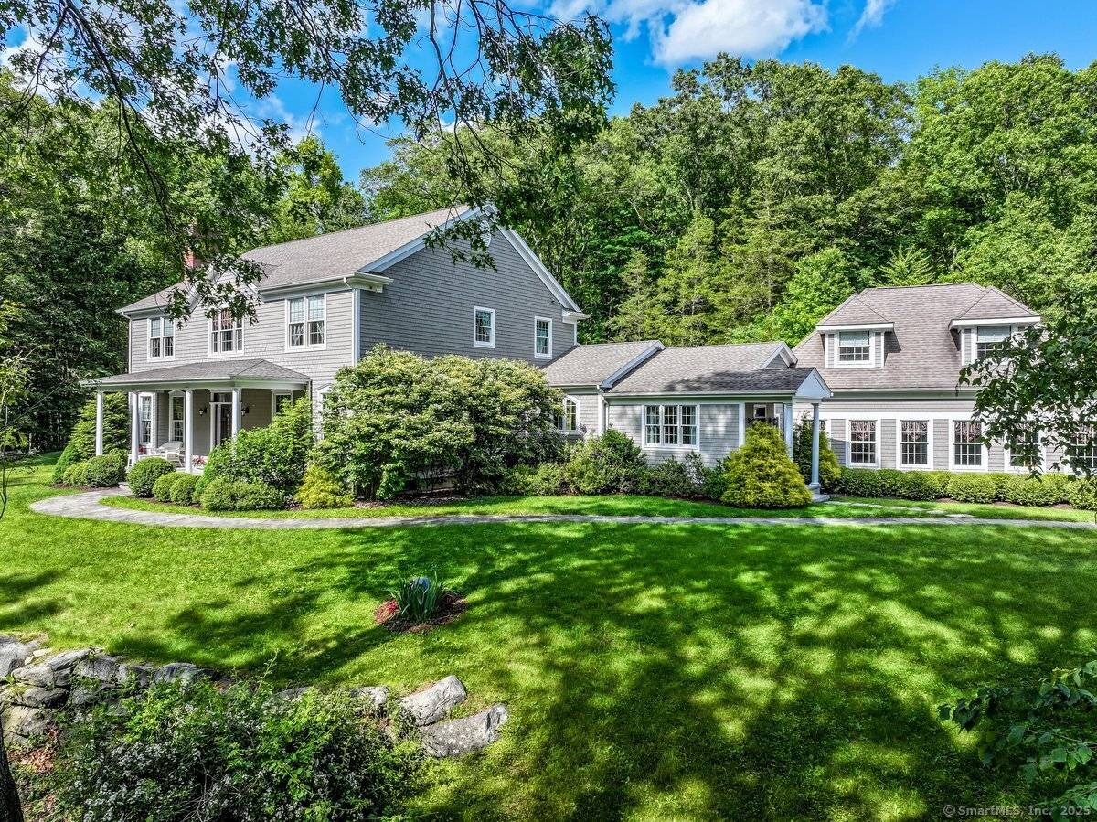 A lifestyle is available to you in an area of luxury homes, surrounded by privacy.