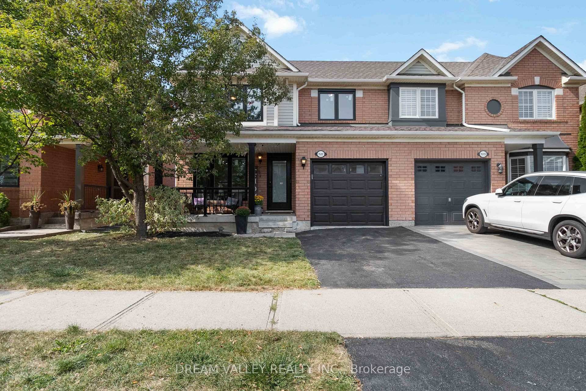 A stunning semi in Hawthorne Village fully move in ready with over 50K in upgrades !