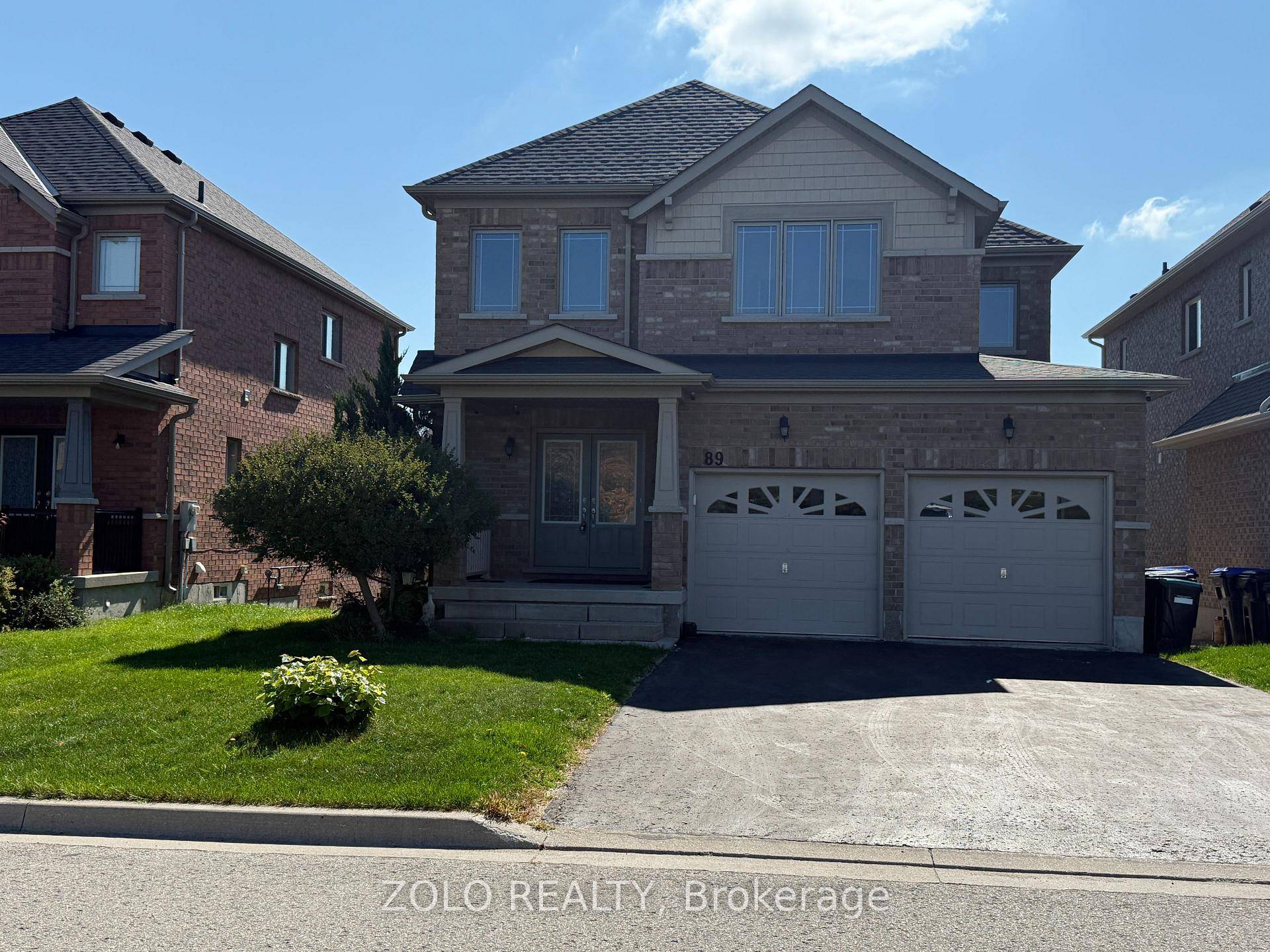 Modern amp ; bright 4 Bedroom, 2 1 2 bathroom home on front of the Park for families or professionals.