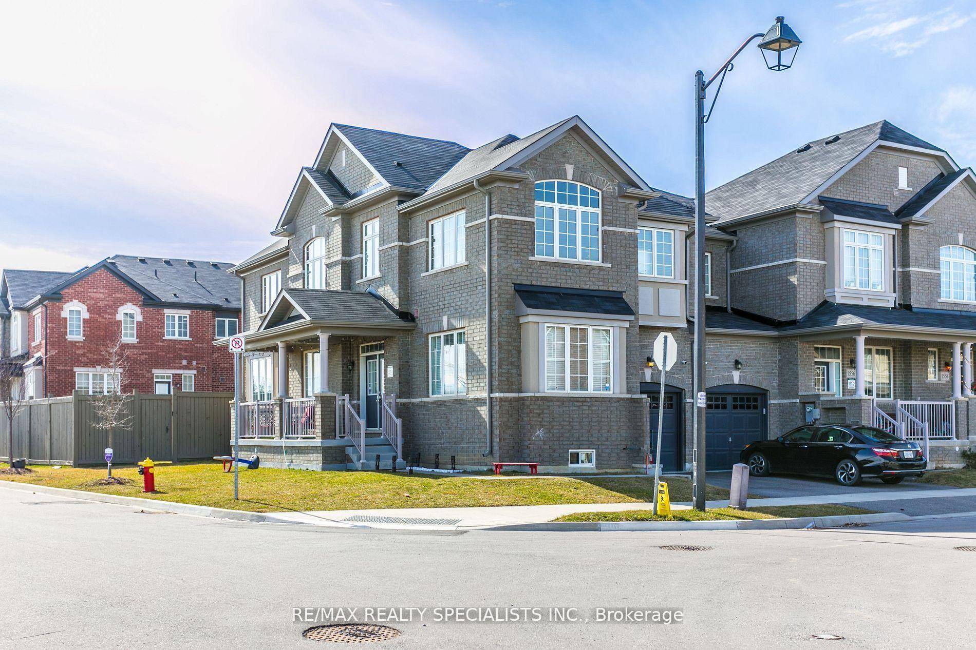 Immaculate ! ! Green park built Largest end unit 2363 sq ft.