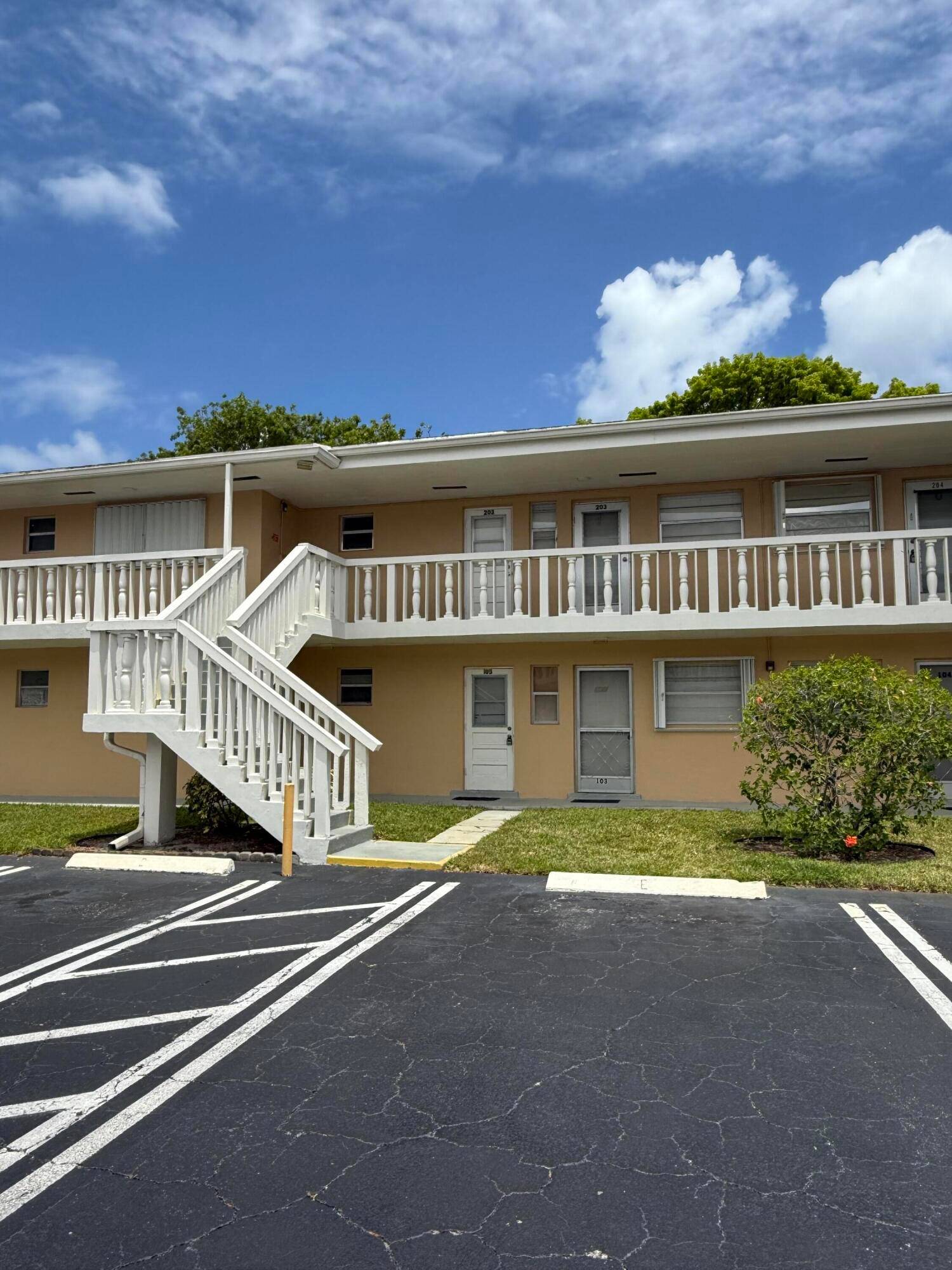 WELCOME ! ! ! To the amazing neighborhood in Boynton Beach.