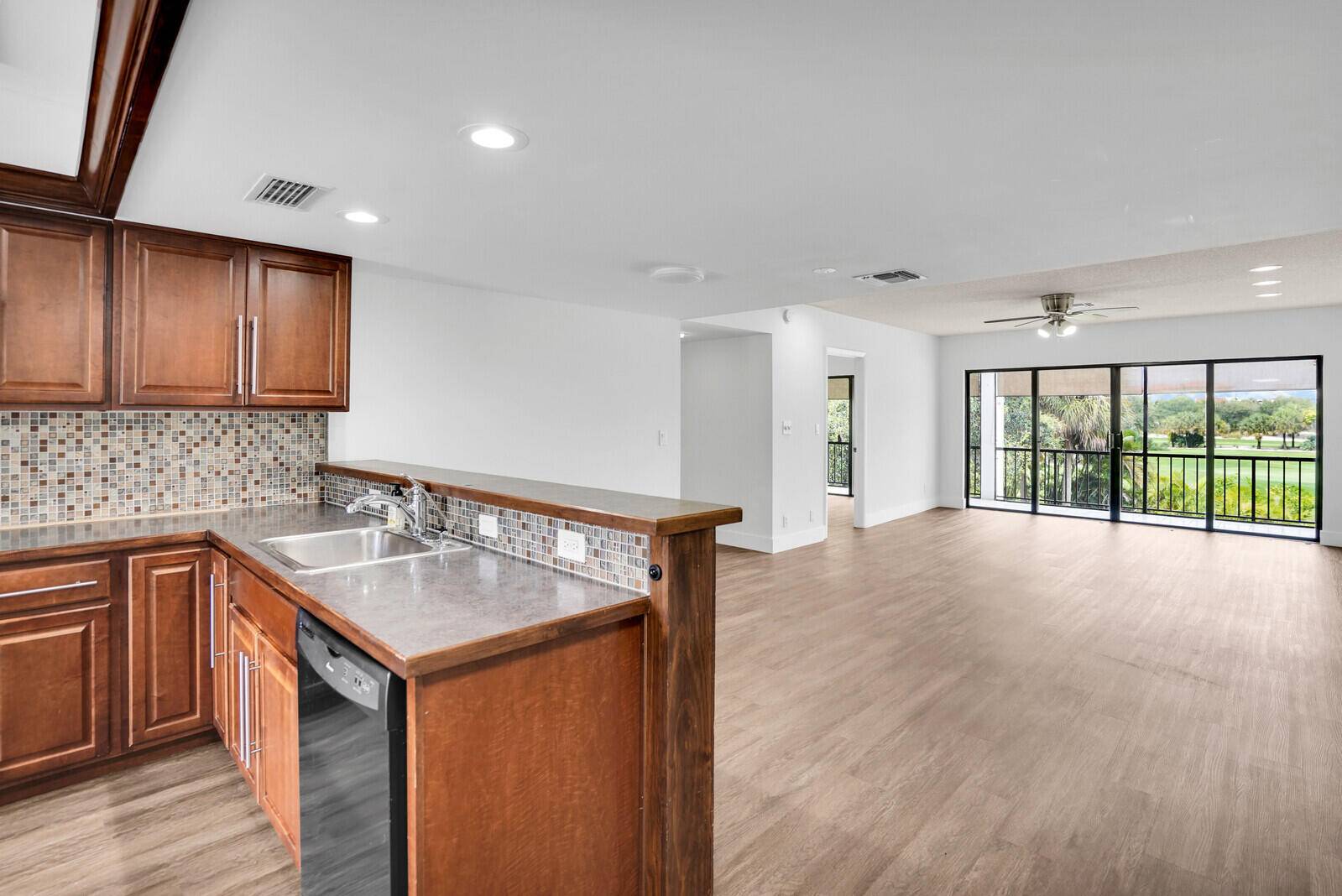 Beautifully updated 2 2 available now !