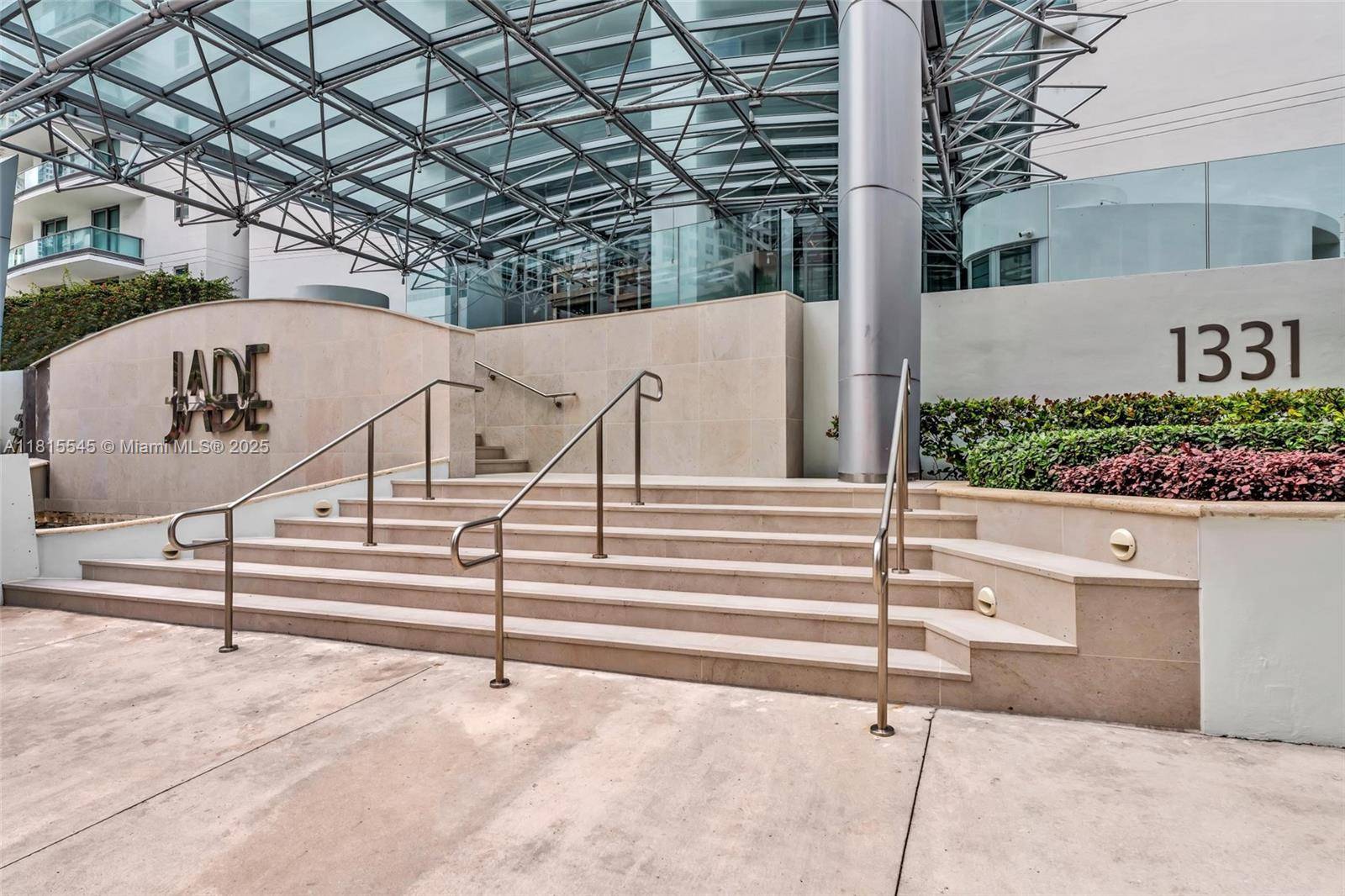 Motivated Seller ! Welcome to unit 1808 at the prestigious Jade Residences in the heart of Brickell.