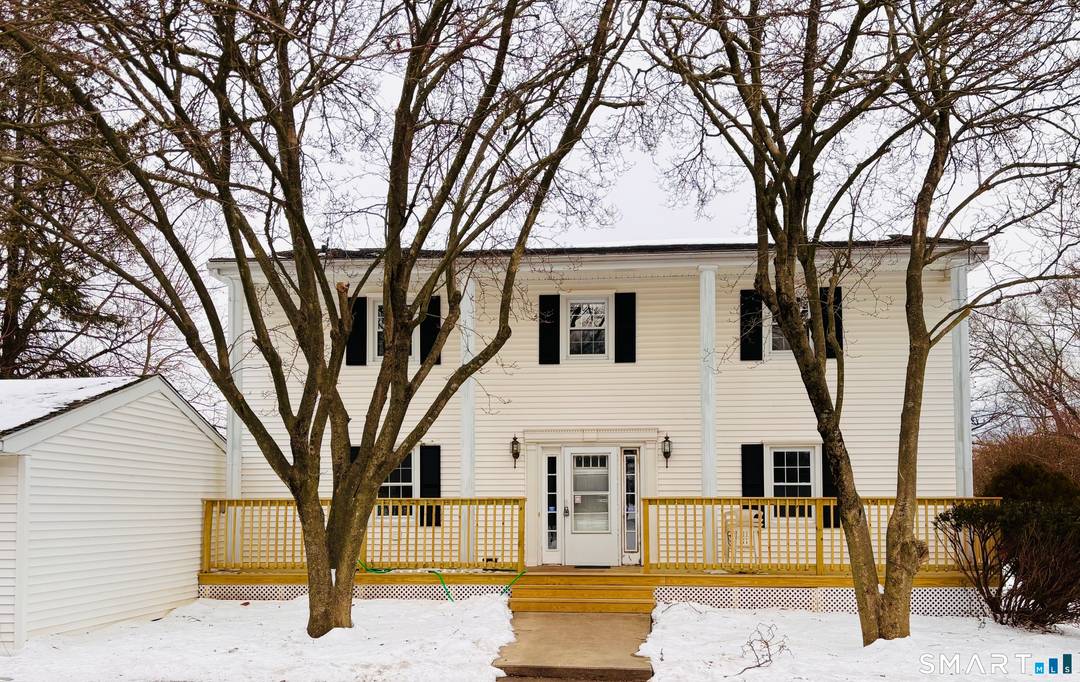 New year, new home ! Welcome to 670 Wigwam Lane, a nicely re modeled colonial style home in the desireable St.