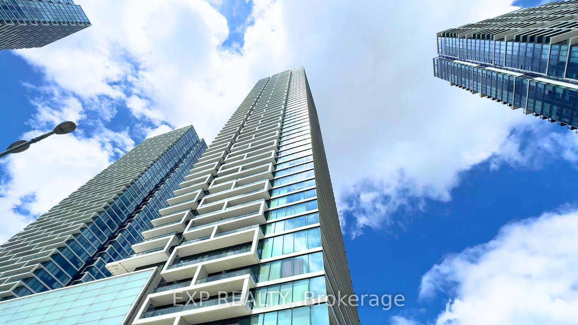 Home Is Where the Subway Is Live in the Heart of Downtown Vaughan !