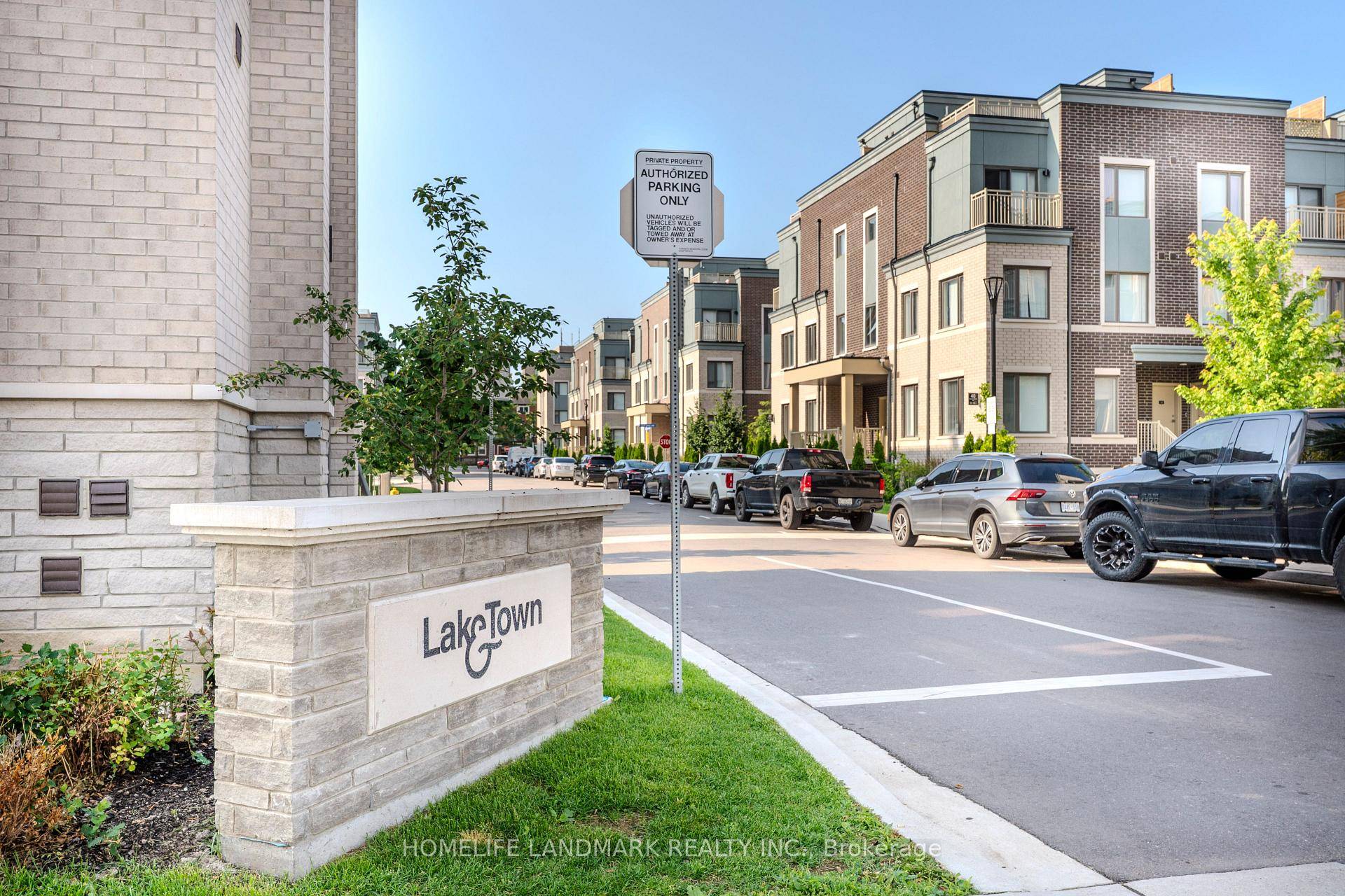 Furnished 3 Bedroom, 3 Bathroom End Unit Townhome in South Etobicoke Available for Move In !