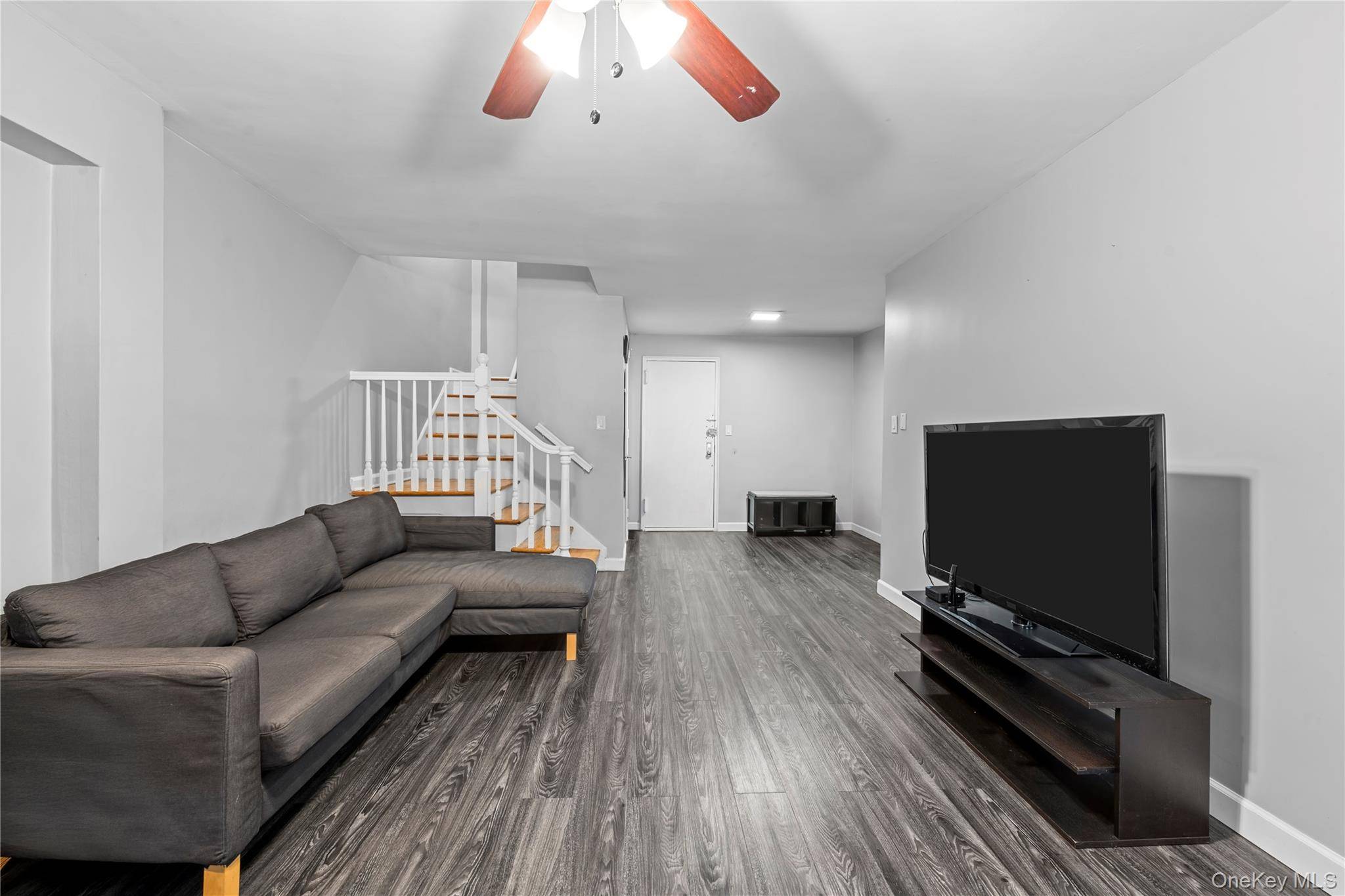 This rare coop duplex in Flushing offers a unique opportunity for spacious, multi level living.