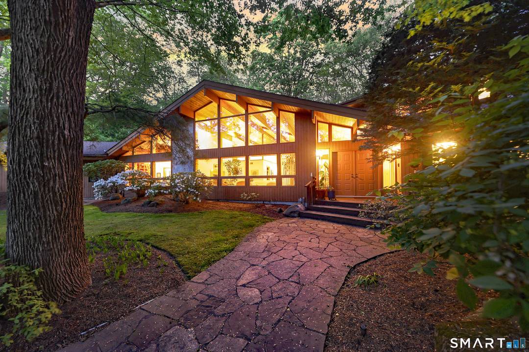 Experience extraordinary design and timeless craftsmanship in this stunning contemporary ranch, custom designed for the Green Family and featured in the original Lindal Cedar Homes Originals book by the renowned ...