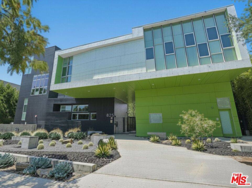 825  N Kings Rd 2BR Sunset Strip La