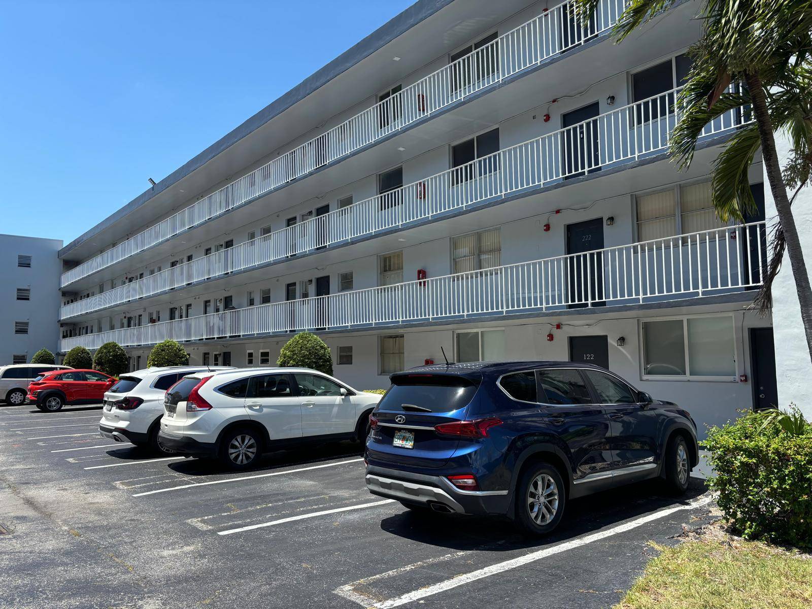 fully remodeled unit with Brand New Appliances, updated bathrooms, vinyl flooring large master bedroom with bonus room could be usedas Den or office.
