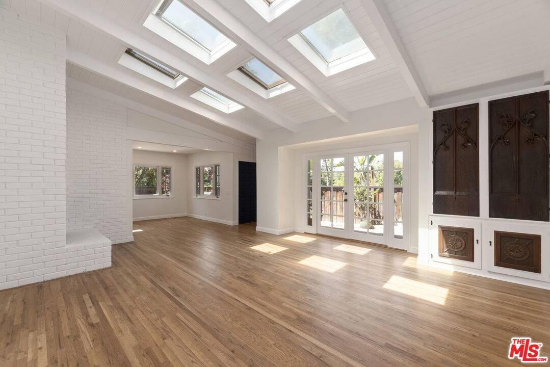 2222   Sunset Crest Dr 2BR Hollywood Hills East La