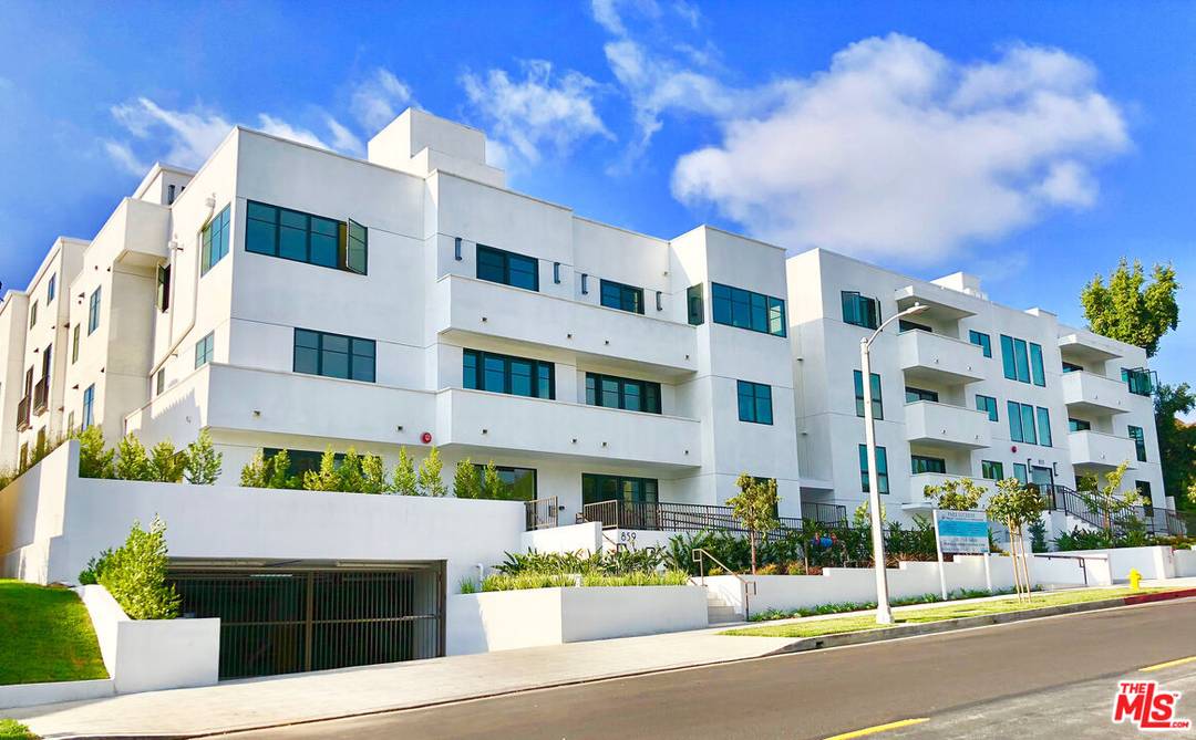 859  S LUCERNE BLVD 3BR Hancock Park La