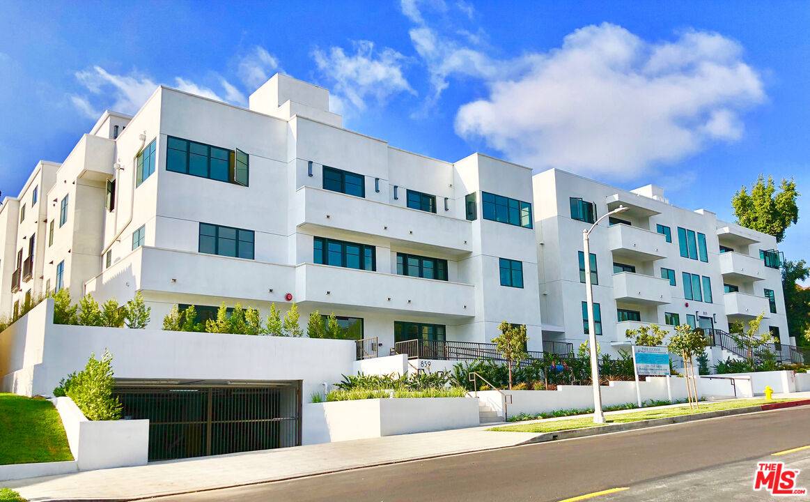 859 S LUCERNE BLVD 3BR Hancock Park La
