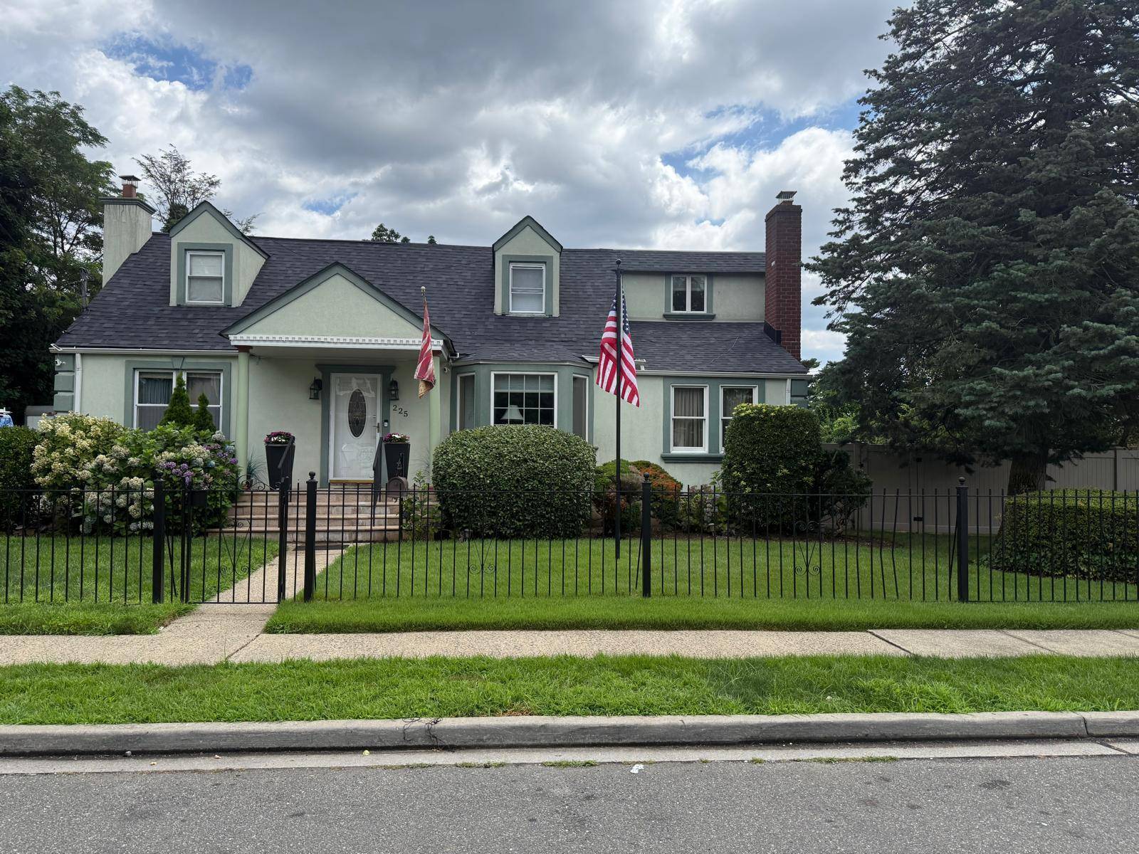 Welcome To This Amazing, Lovely Home Located In Uniondale.