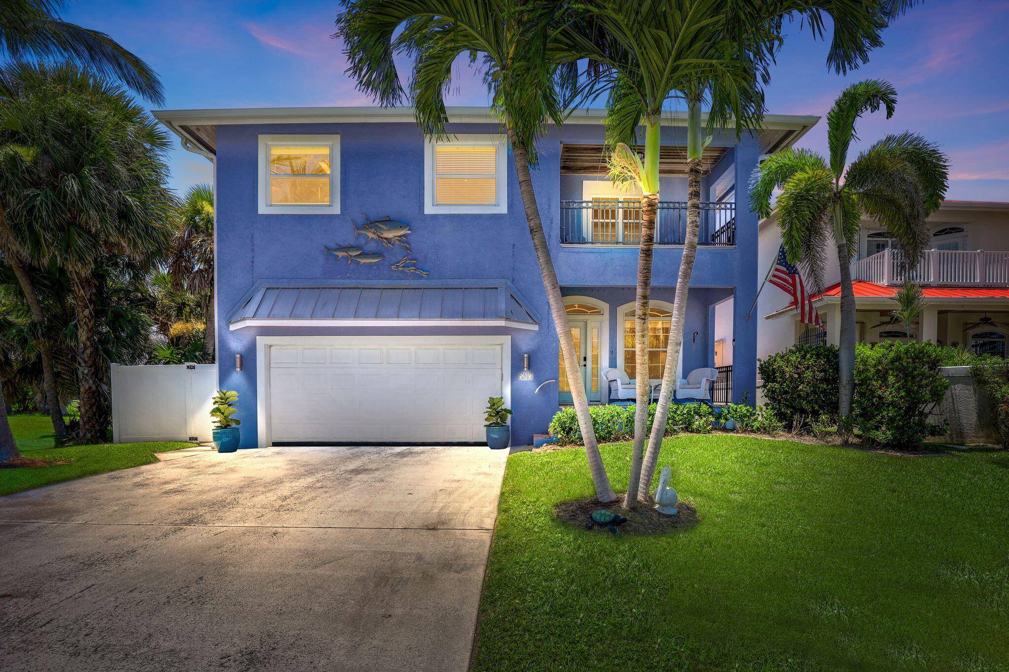 Location, location ! Just steps from the beach, restaurants, bars and the famous Fort Pierce Inlet.