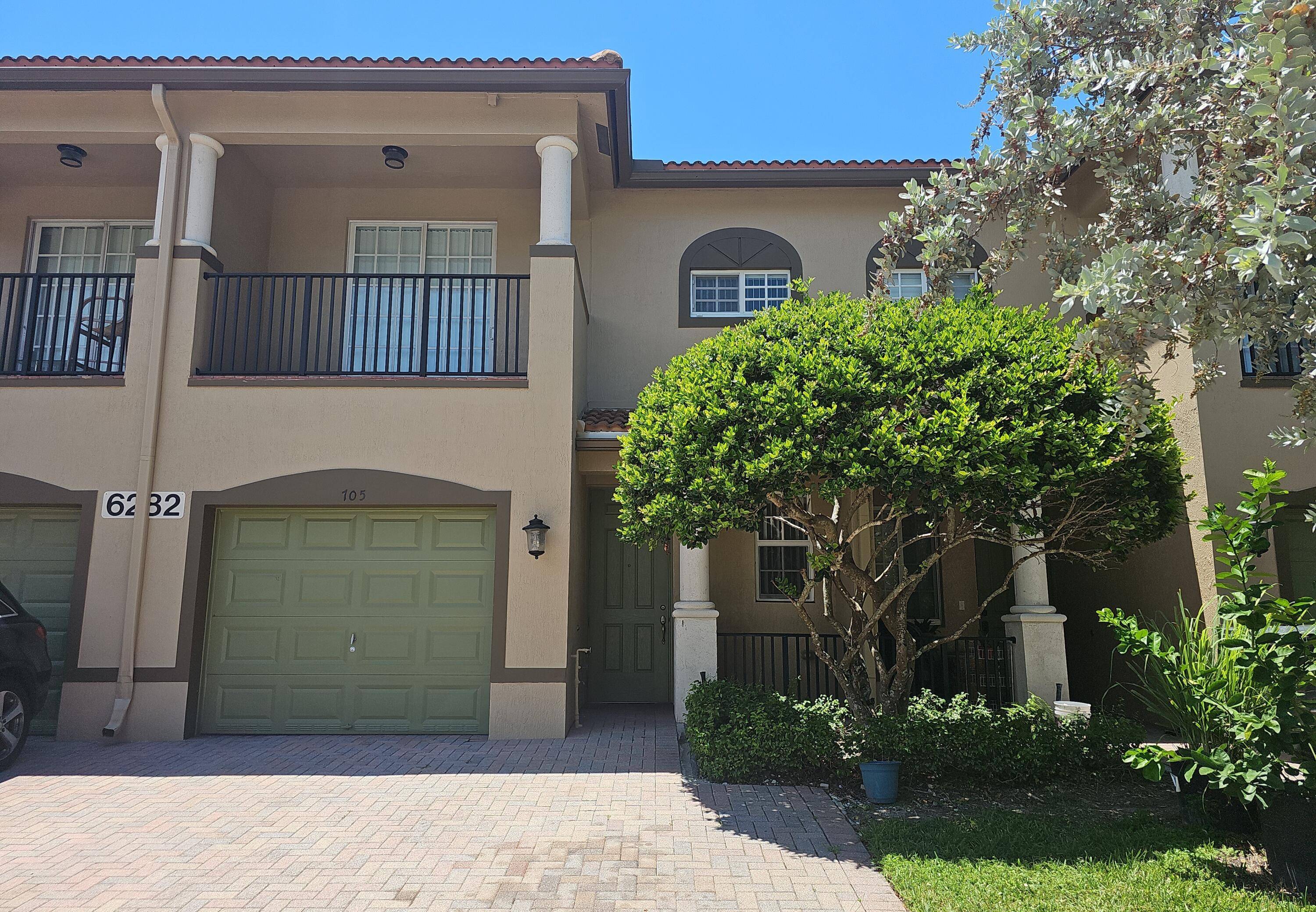 Come see this wonderful 3 bedroom 2.