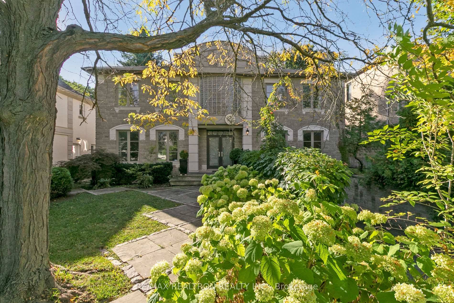 Exquisite 5 Bedroom Luxury Home in One of the City's Most Coveted Neighborhoods.