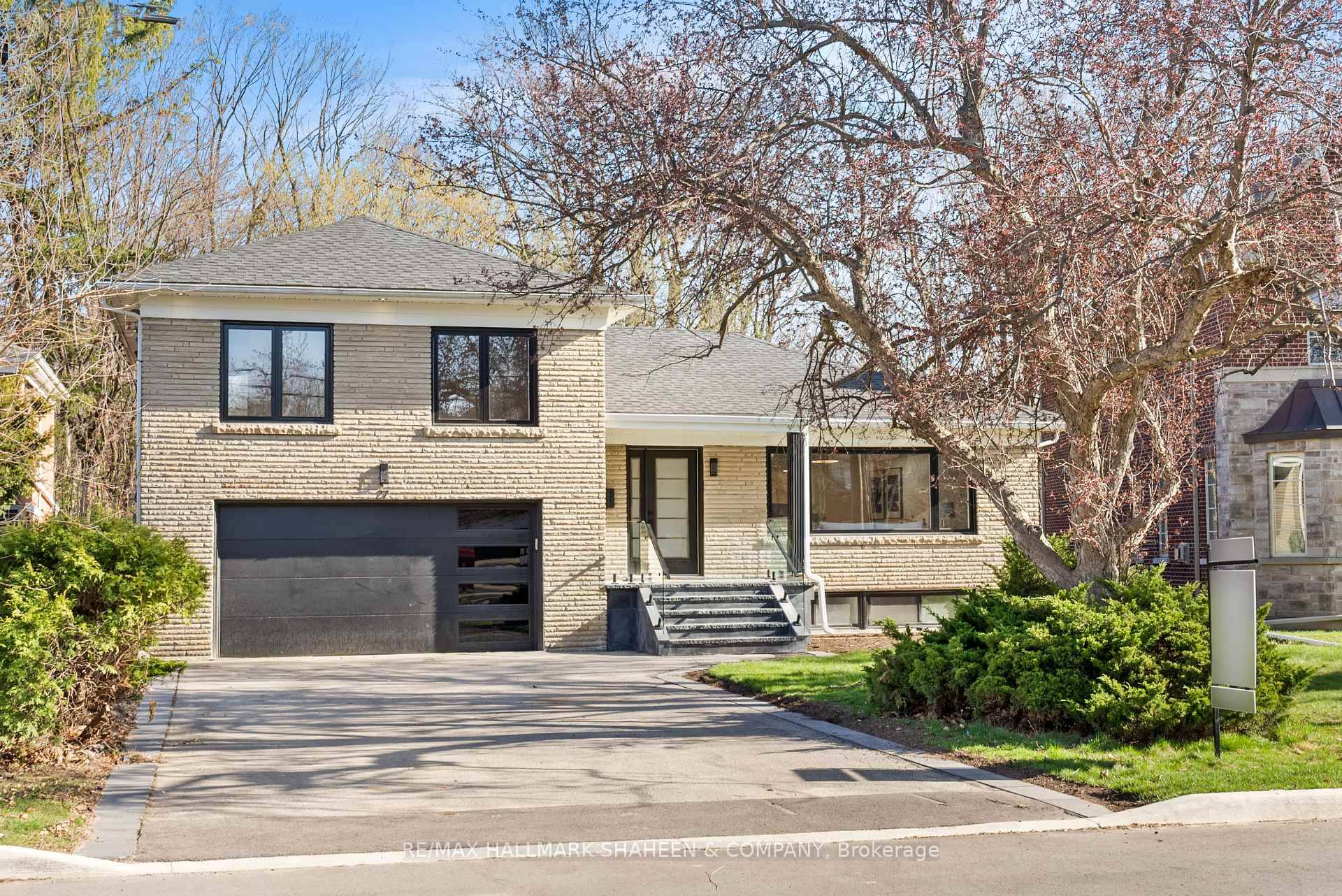 This rarely offered, newly constructed 3 bedroom, 2 bathroom home is nestled on a generous ravine lot in the prestigious Willowdale West neighbourhood, right in the heart of North York.