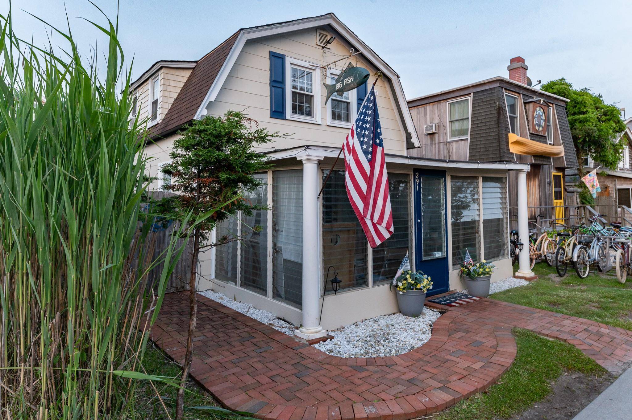 Welcome to The Big Fish, a classic Ocean Beach home.