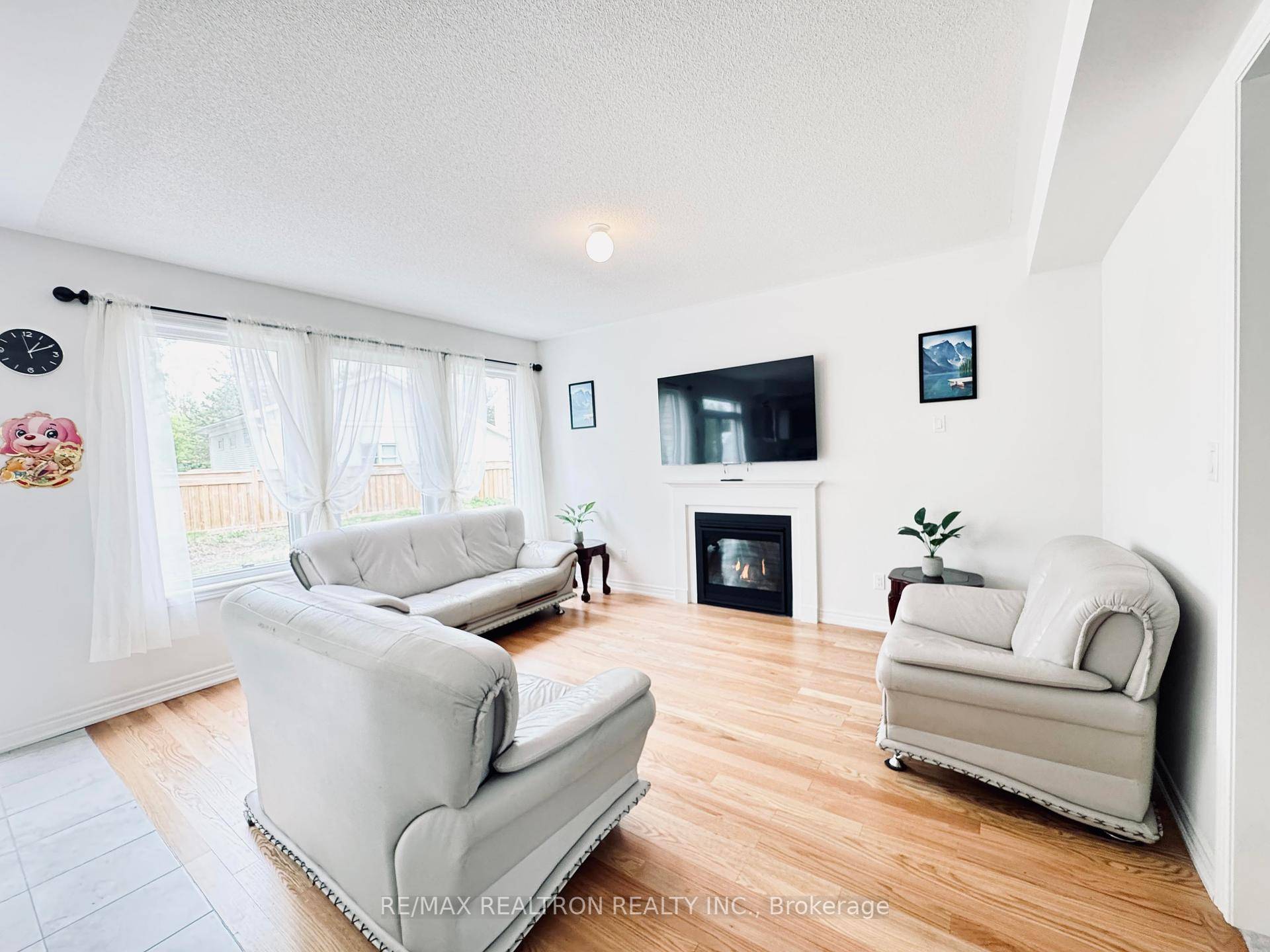 Welcome to 7 wakefield Blvd, a beautifully maintained 4 bedroom detached home in one of Angus's most family friendly neighbourhoods.