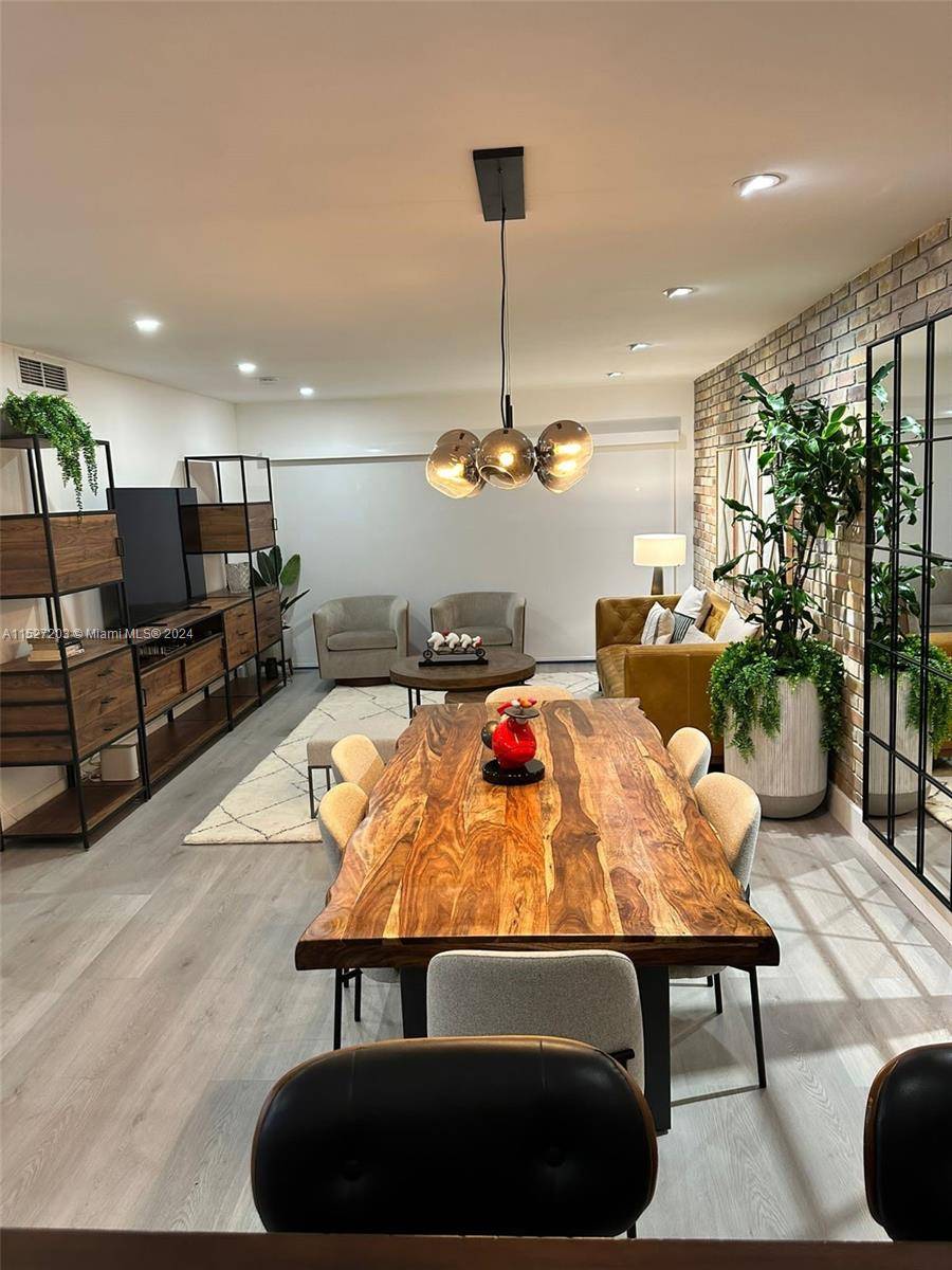 Beautiful remodeled apartment on the beach, Located on the ground floor, the apartment is fully furnished, impact windows and ready to move in.