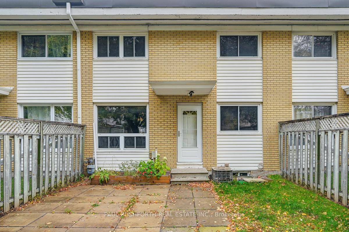 Spacious 2 bedroom row unit in a fantastic location just steps from shopping, transit, the 417, schools, and parks.