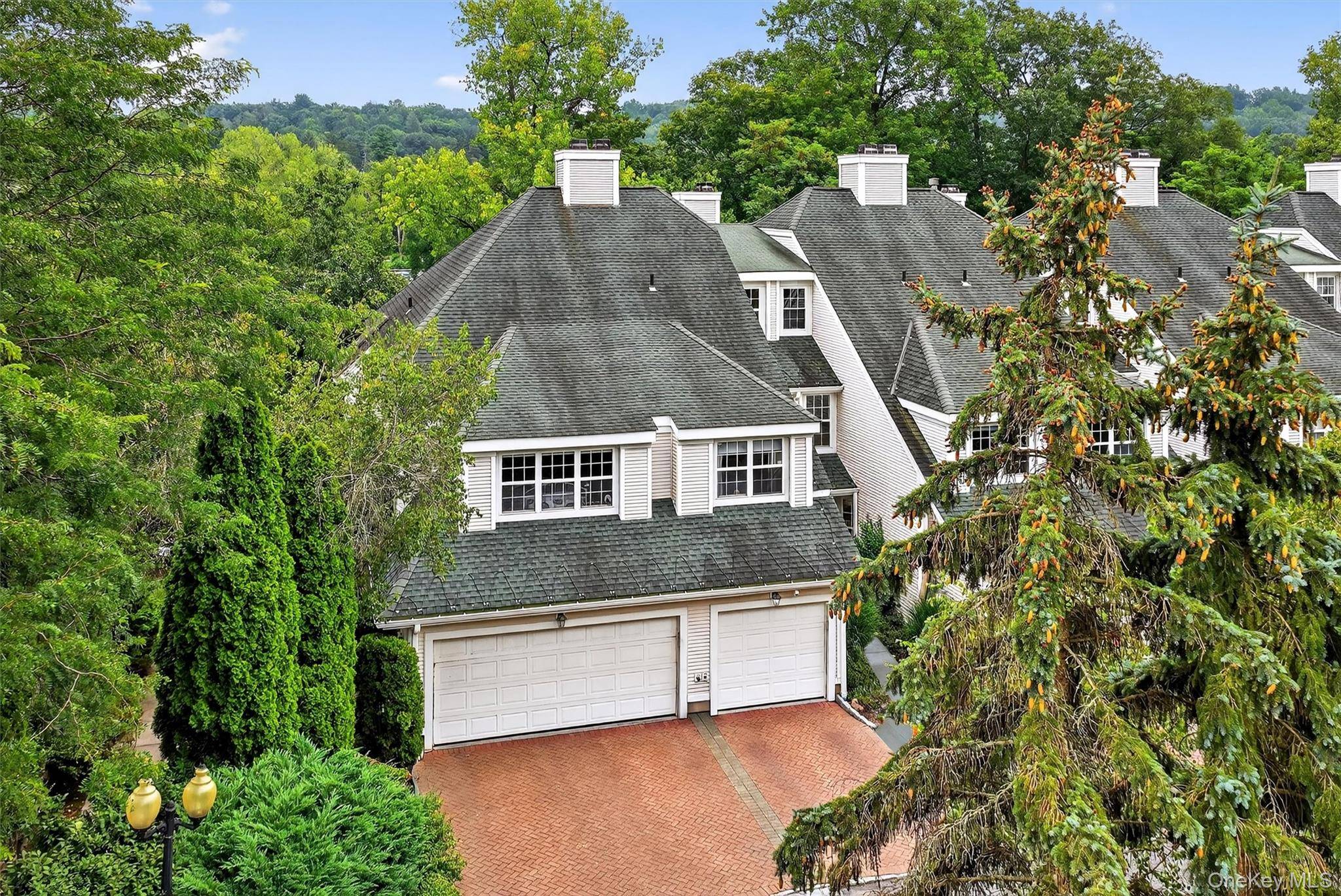 Welcome to this rare corner unit townhome in Lakeside at Bedford, one of Northern Westchester s most sought after luxury communities.