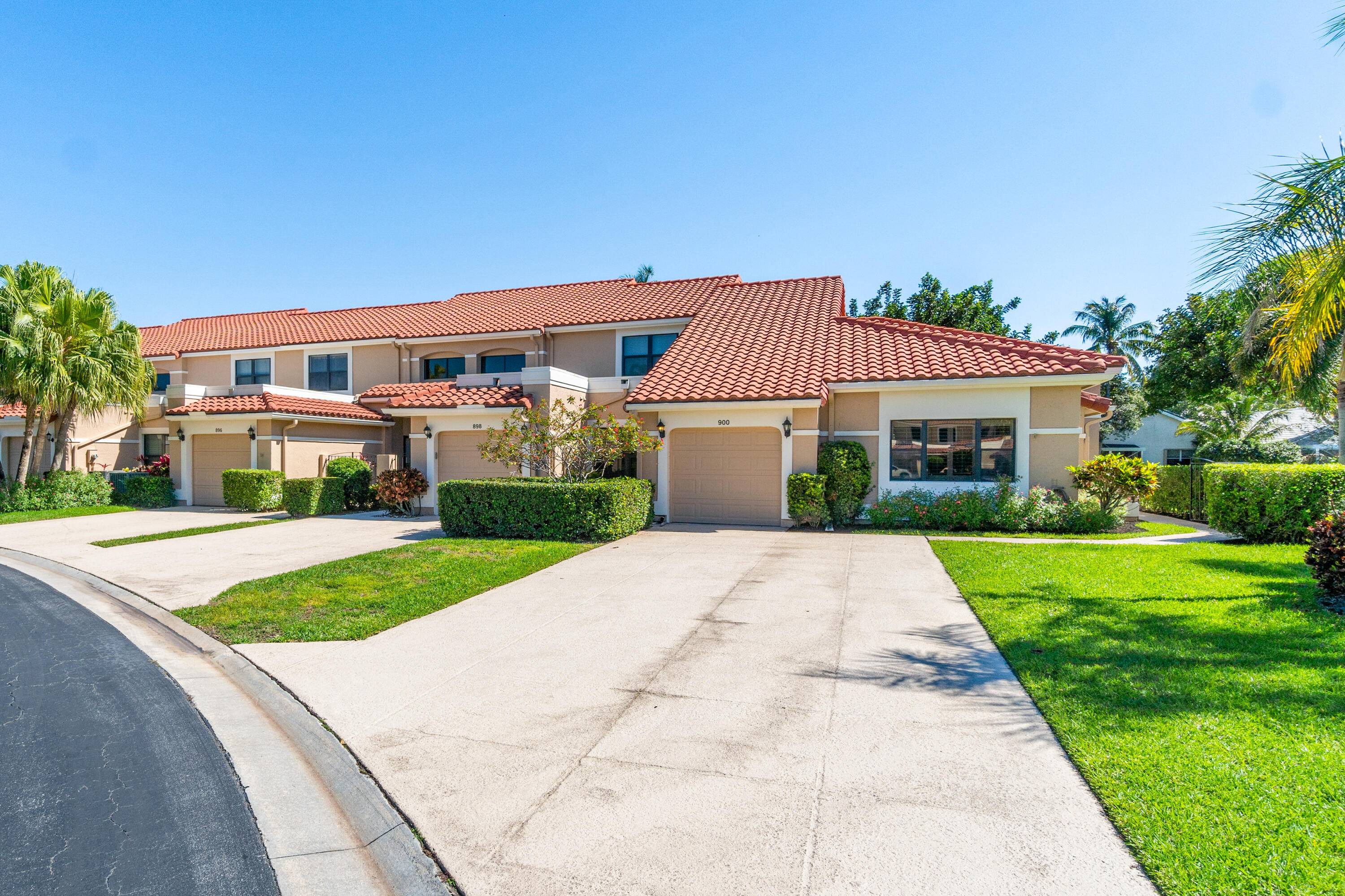 MINT ! This Fully Furnished, Turnkey 3bd 2ba Villa in the desirable PGA National Non Mandatory Membership community is ready for its new and proud owner.