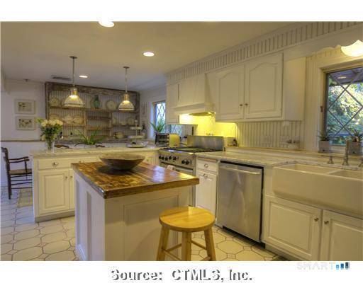 Strawberry Ridge Chalet is nestled between two pristine vineyards overlooking Lake Waramaug.