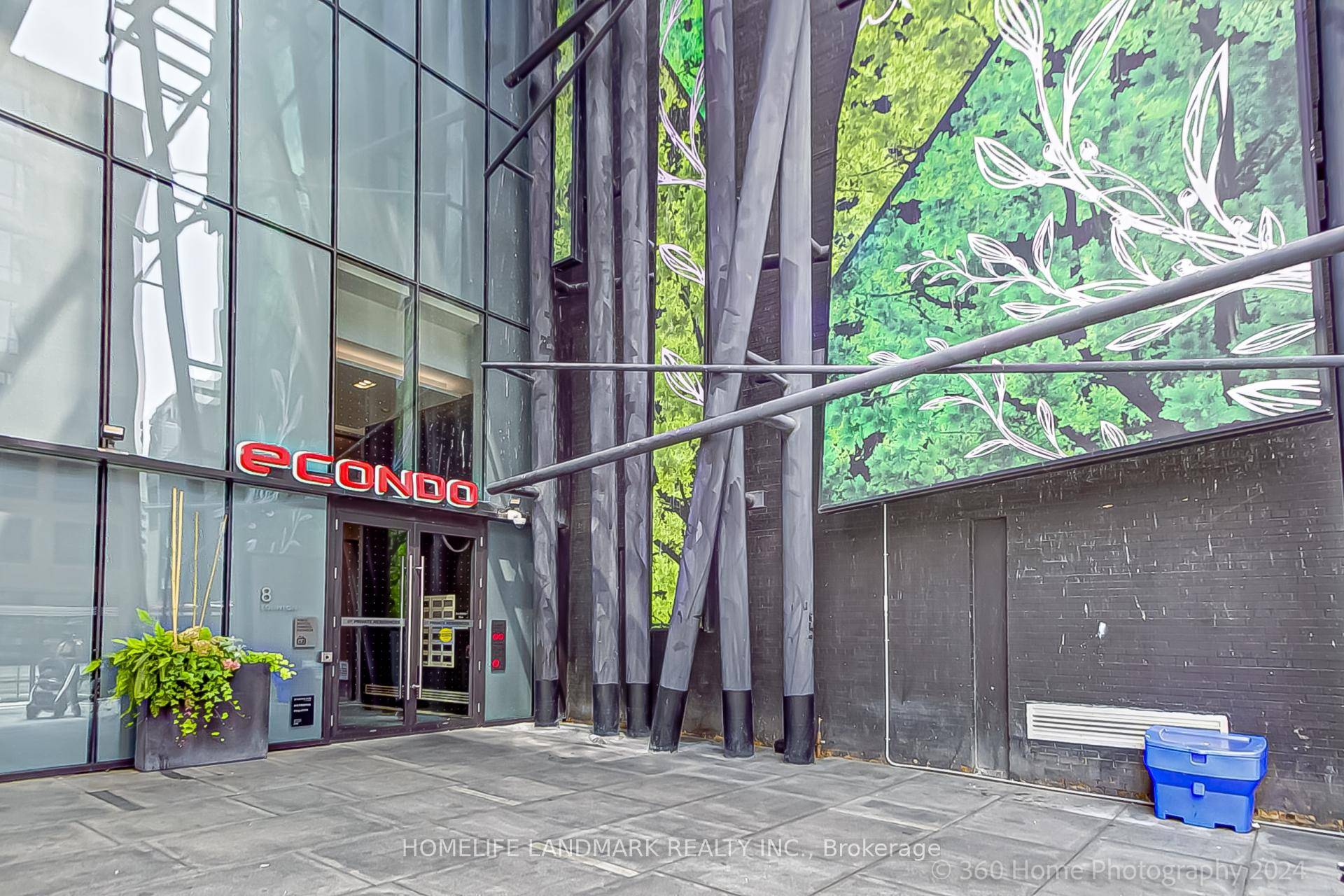 Best Opportunity To Experience Living In this Unique Luxury 2 Bedrooms 2 Baths Corner Suite with more than 650Sqft and a 257Sqft Wrap around Balcony gives you breathtaking panoramic city ...