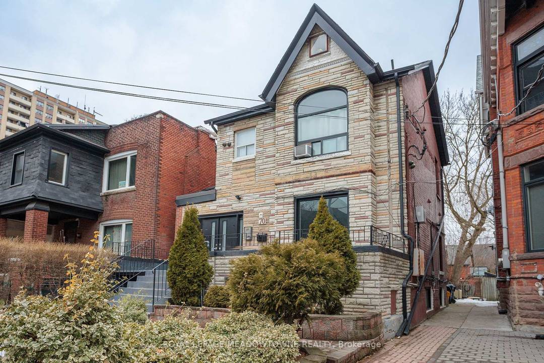 Royal LePage Commercial is pleased to offer for sale 70 Melbourne Avenue in the heart of Parkdale.