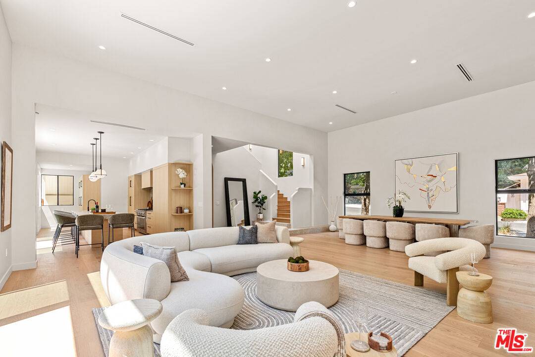 1401 N Bundy Dr 4BR Brentwood La
