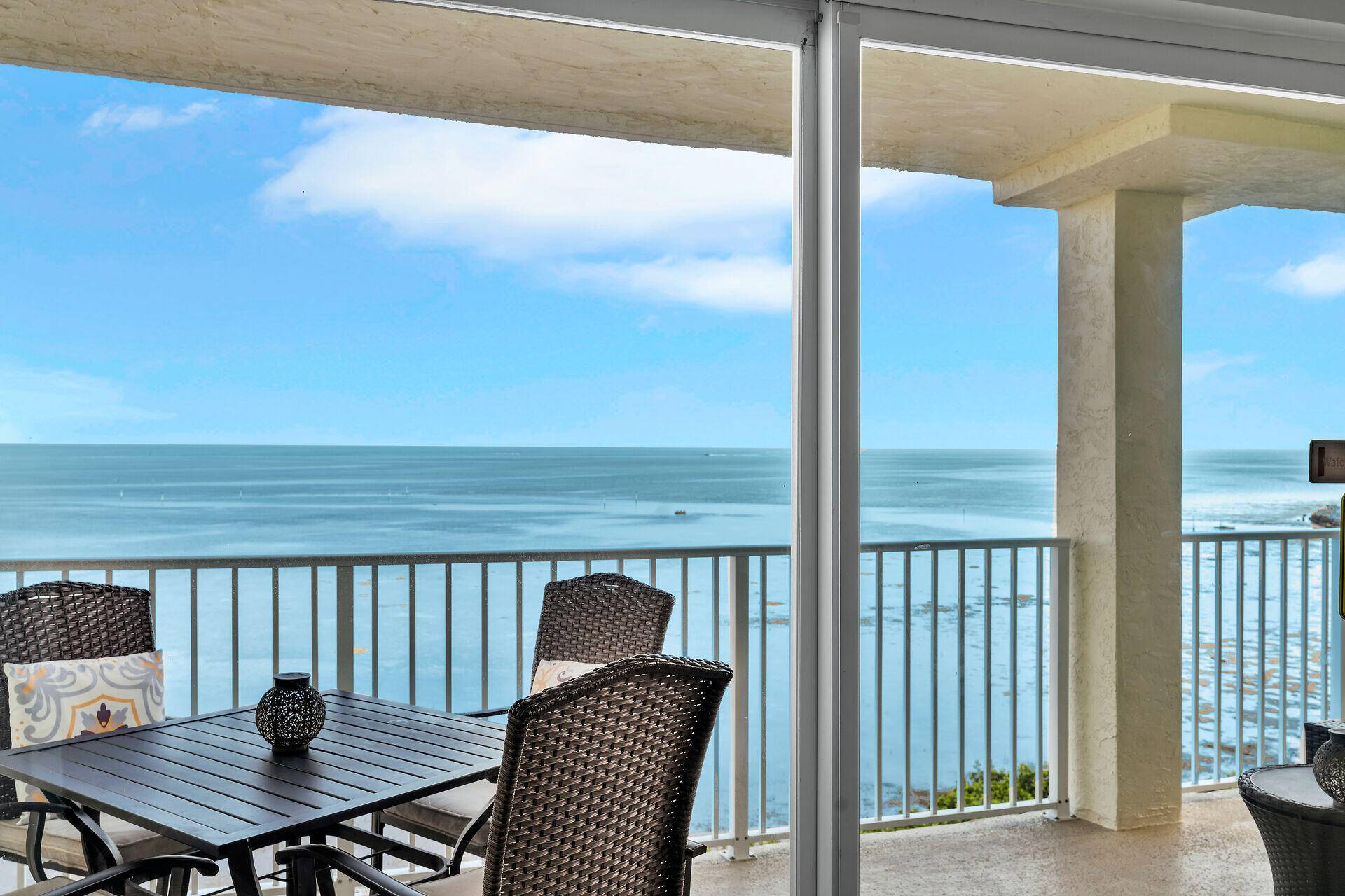 Are you dreaming of stunning, unobstructed ocean views ?