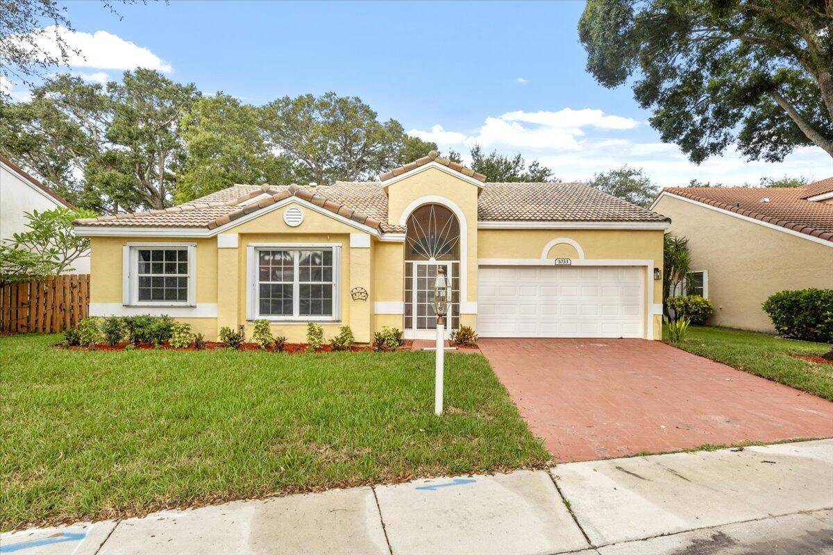 Nestled just minutes from vibrant PGA Boulevard, this spacious 3 bedroom, 2 bath home offers the perfect blend of comfort and convenience.