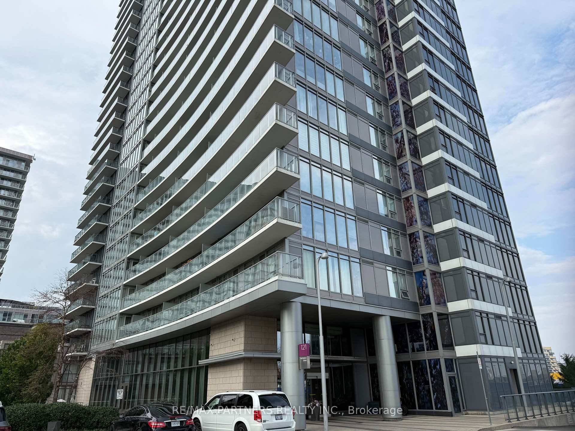 Welcome to this High Demand in Leslie amp ; Sheppard Sun filled Concord Adex Unit 1 1 Bedroom with Unobstructed views through Floor to ceiling windows Park view at eye ...