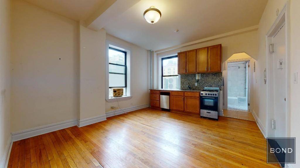 Upper West Side 1 BedroomBOND New York Properties is a licensed real estate broker that proudly supports equal housing opportunity.