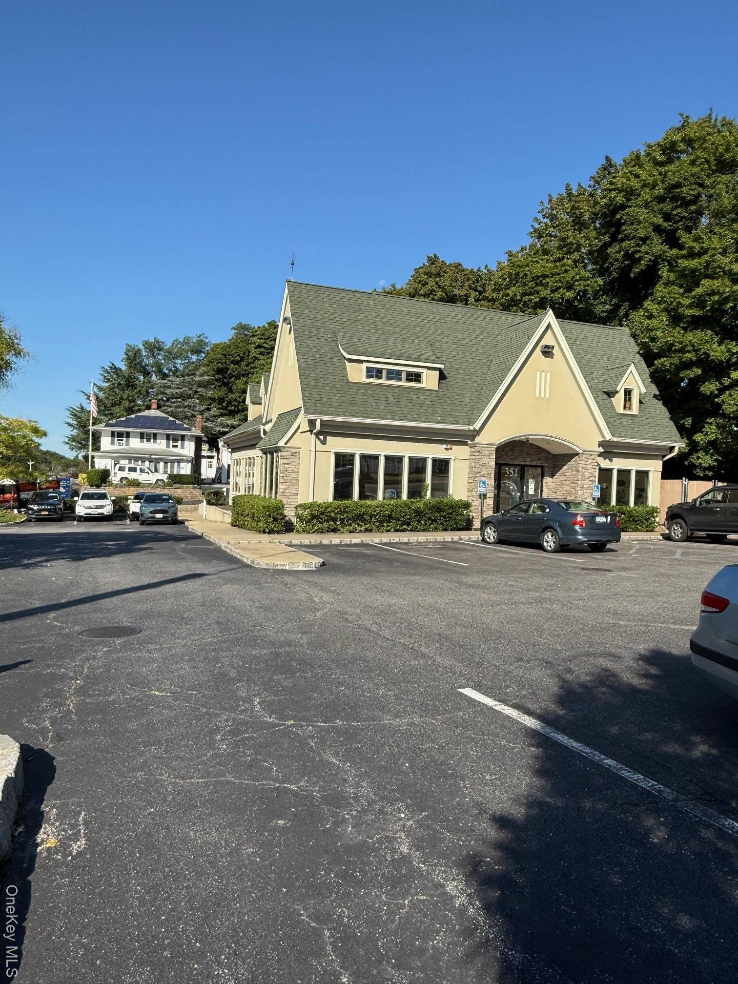 Commercial Building Overview Built in 2008, this commercial property combines contemporary design with modern amenities, offering a professional and versatile space suited for a variety of uses.