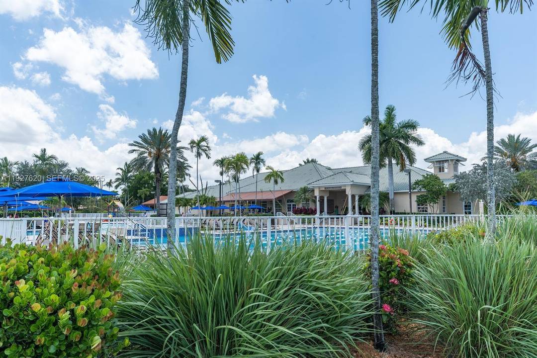 Excellent Villa inside Savanna in the georgeus city of Weston.