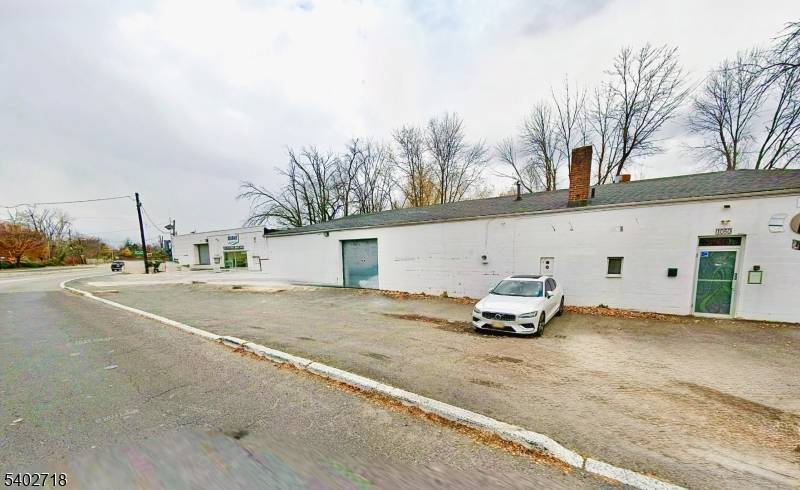 Versatile commercial opportunity in the heart of Vauxhall.