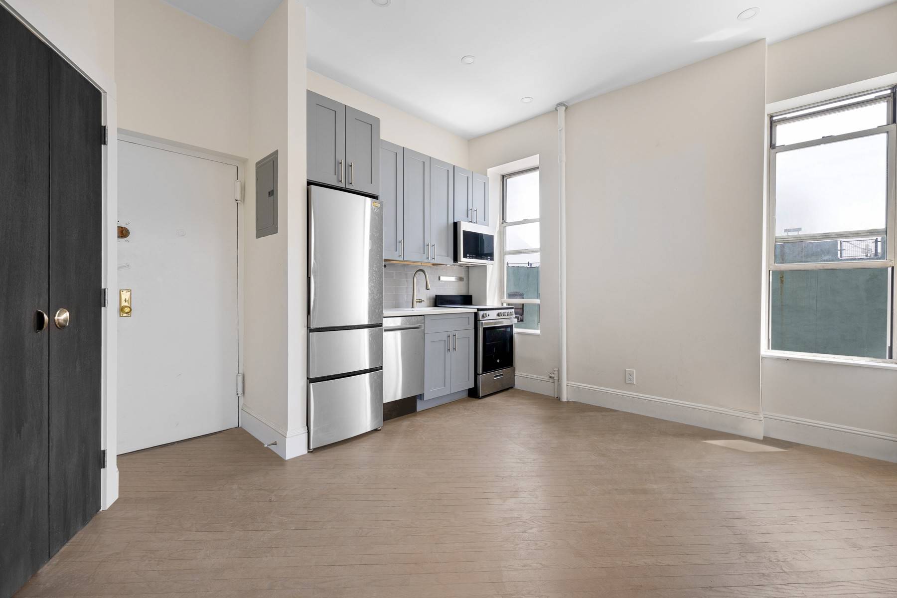 Mirador is please to present 58 St Marks 18 Renovated last year from the studs up !