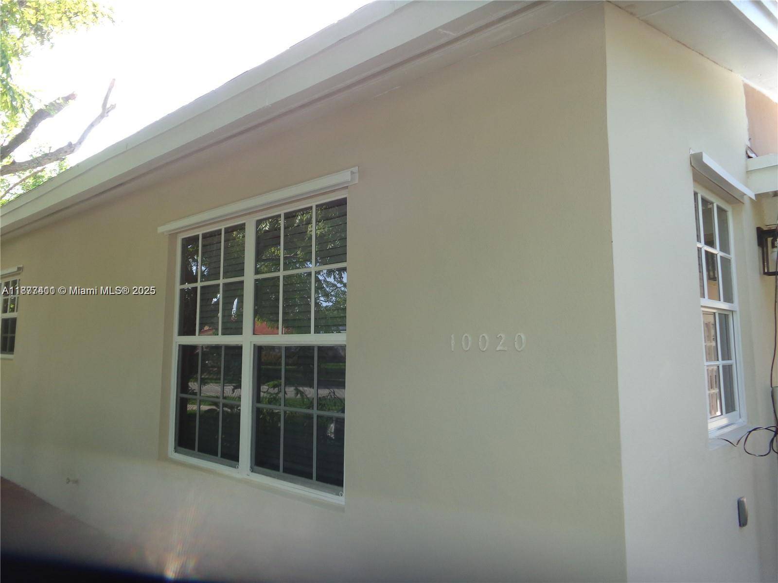 Nice corner house 2 bed 2 bath, new roof done September 2025, new ac few month old, ample terrace for easy sf expansion, the big corner lot have plenty of ...