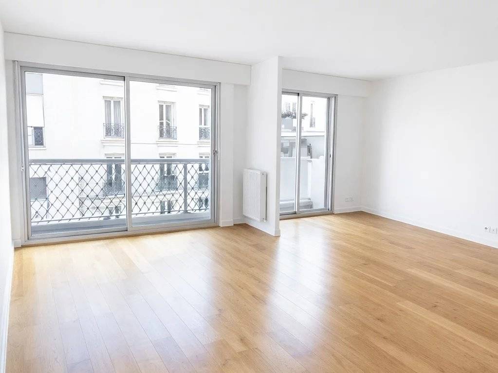 Paris XVᵉ – Appartement familial traversant avec doubles balcons et parking