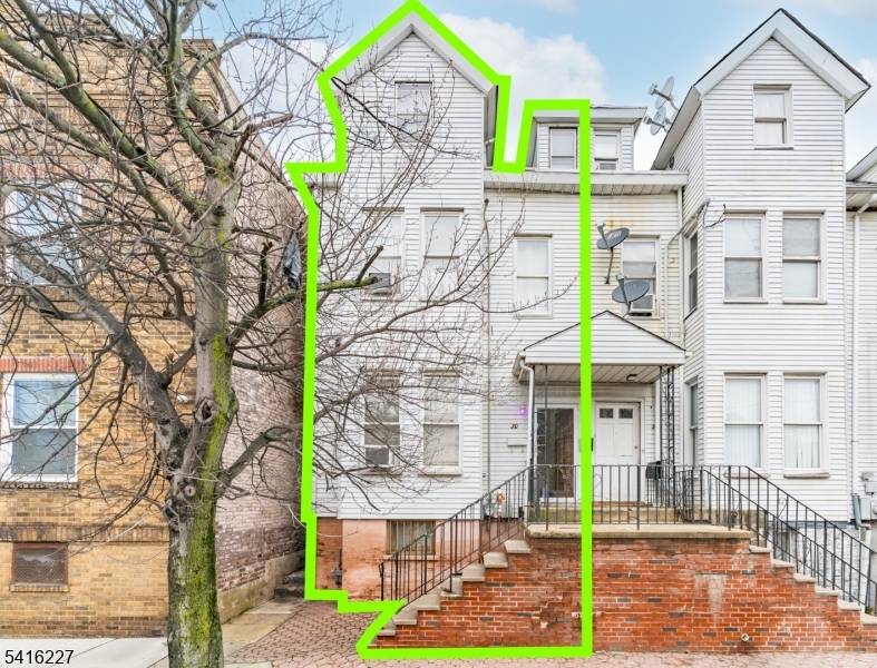 Well maintained 3 bedroom, 1 bath home located in Elizabeth offering a comfortable layout and great opportunity for customization.