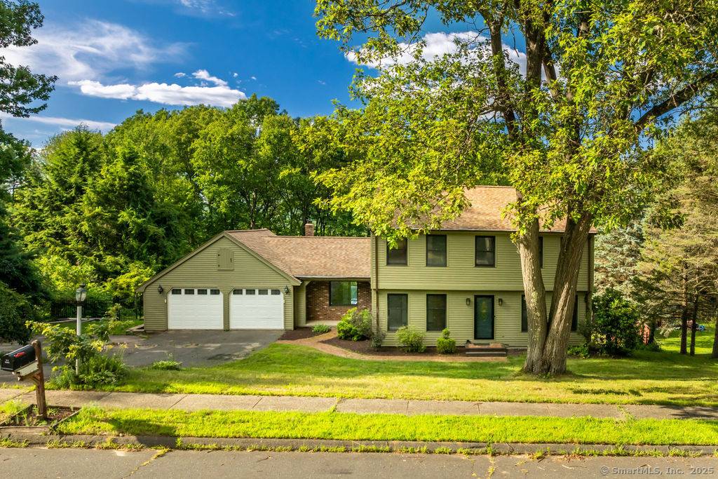 Spacious and Updated 5 Bedroom 3.