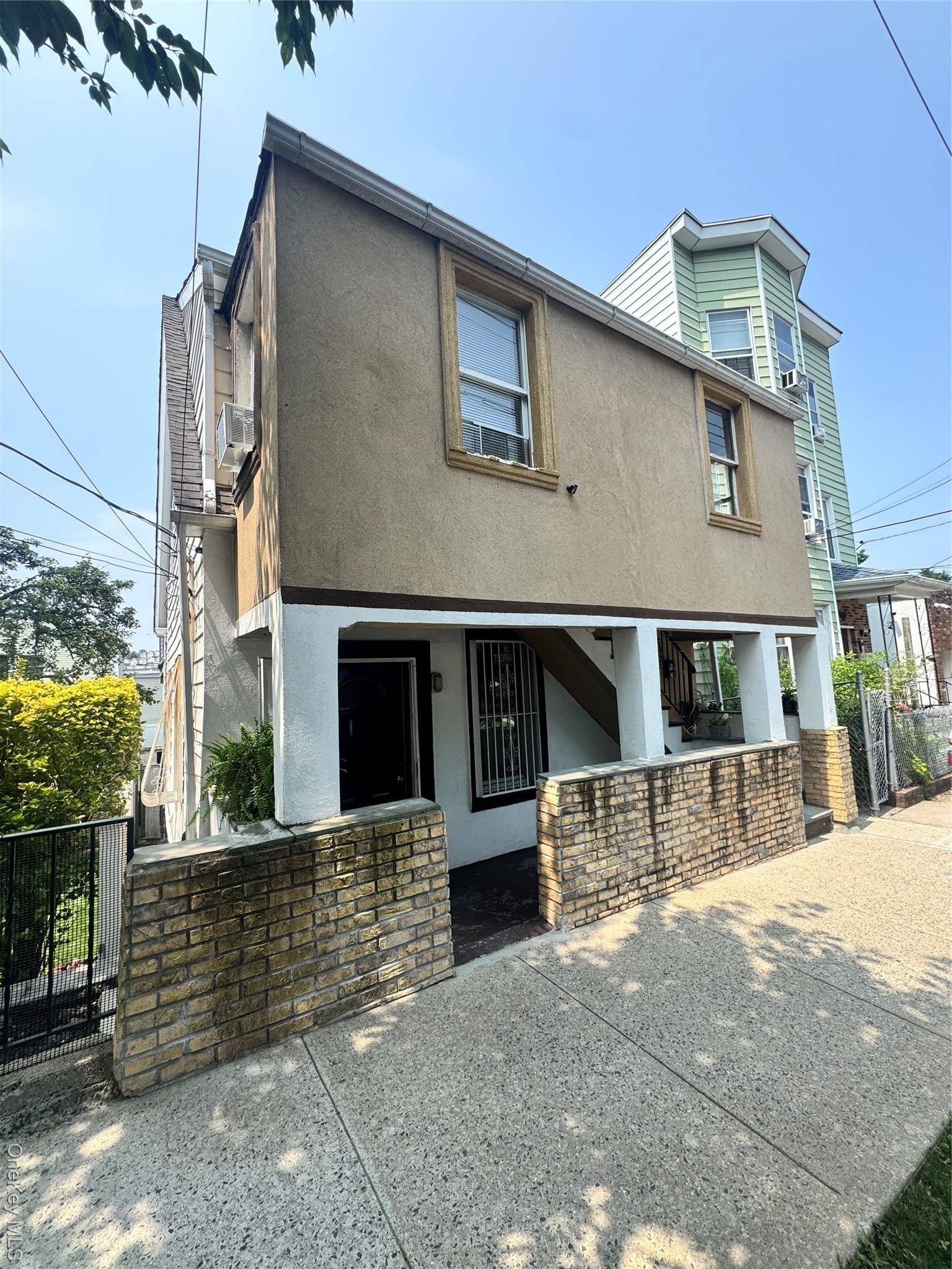 Charming legal two family home nestled in the heart of Bryn Mawr Park s Yonkers section.